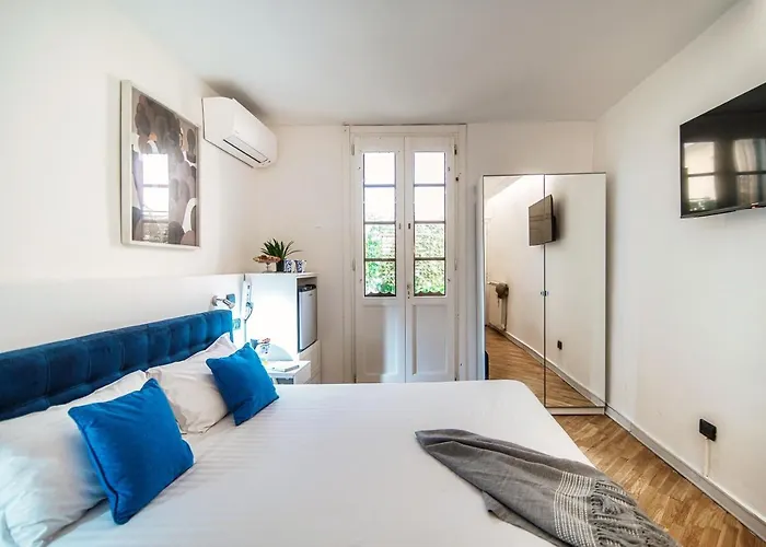 Joivy Al Duomo בית הארחה קומו